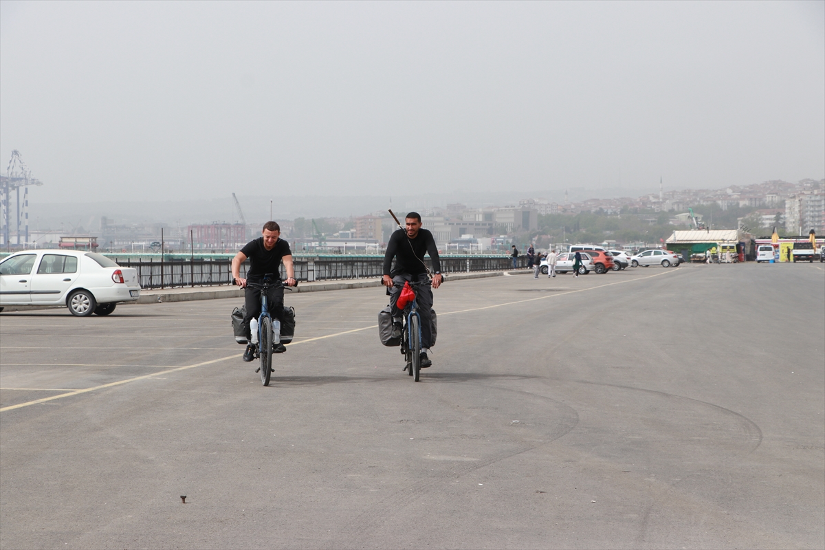 bisikletle-hac-yolculugu-fransadan-yola-ciktilar-turkiyeye-ulastilar-001.jpg