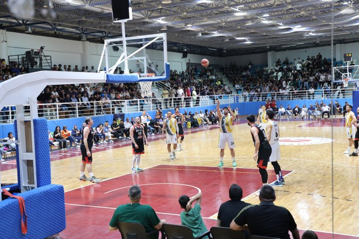 konya-buyuksehir-belediyespor-basketbol-takimi-finale-cok-yakin-002.jpg