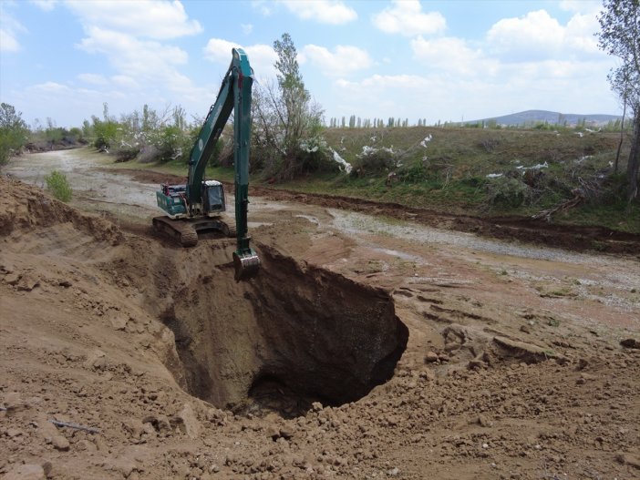 konyada-obruk-kabusu-es-zamanli-olarak-15-obruk-olustu.jpg