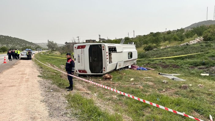 yolcu-midibusu-devrildi-1-kisi-oldu-7-kisi-yaralandi.jpg