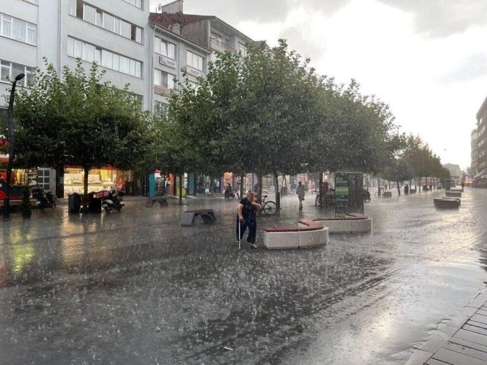 meteoroloji-genel-mudurlugunden-konyaya-kuvvetli-yagis-uyarisi.webp