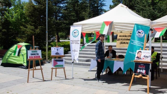 selcuk-universitesi-ile-konya-buyuksehir-belediyesi-bunyesinde-faaliyet-gosteren-kudus-calisma-grubu-tarafindan-israilin-gazzede-surdurdugu-isgali-protesto-etmek-amaciyla-duzenlenen-ozgurluk-icin-kampusteyiz-nobeti-basladi-001.jpg