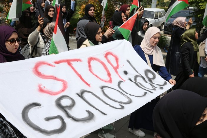 konyada-universite-ogrencileri-israilin-saldirilarini-protesto-etti.jpg