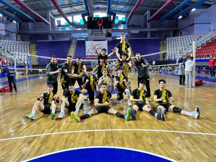 konya-buyuksehir-belediyespor-voleybolda-finalde.jpg