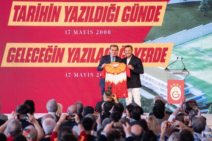 galatasaray-uefa-kupasi-zaferinin-24-yilini-kutladi.jpg