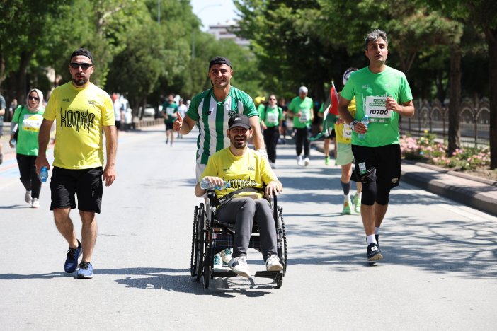 konya-yari-maratonunda-dikkat-ceken-filistin-mesaji-005.jpg