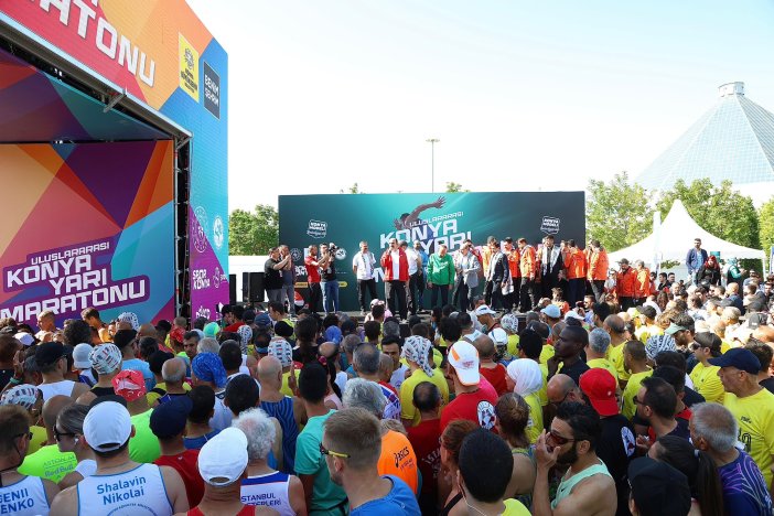 konya-yari-maratonunda-dikkat-ceken-filistin-mesaji-009.jpg