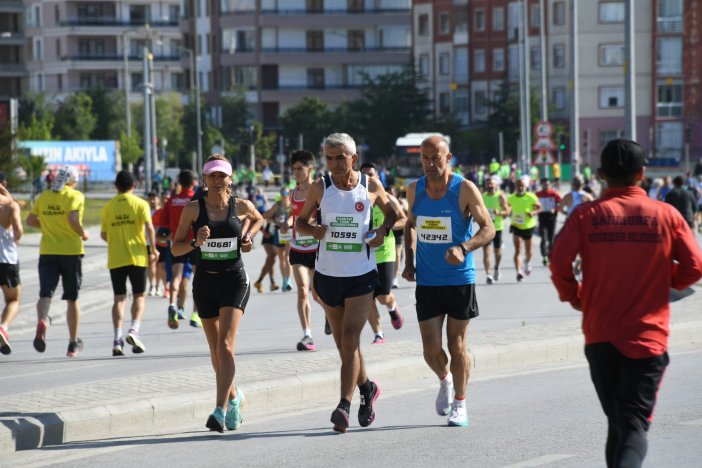 uluslararasi-konya-yari-maratonu-basladi-001.jpg