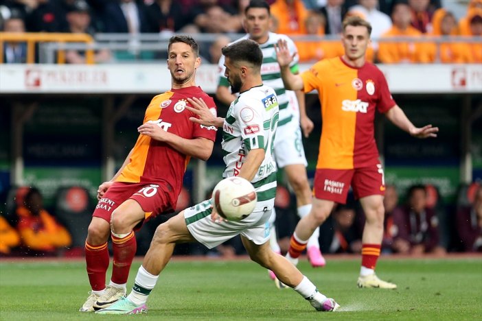 mertens-futbolu-galatasarayda-birakacak.jpg