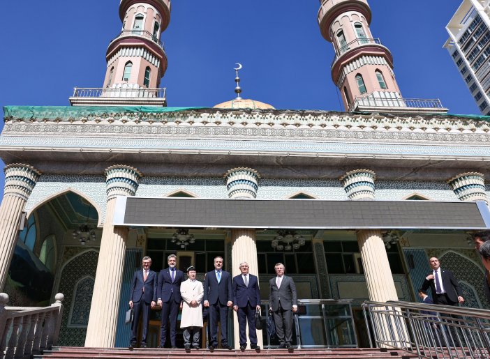 disisleri-bakani-fidan-sincan-uygur-ozerk-bolgesinde.jpg