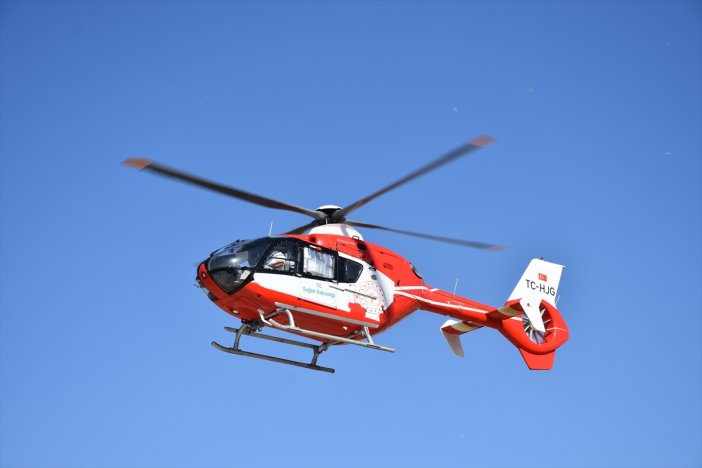 ambulans-helikopter-koah-hastasi-icin-havalandi.jpg