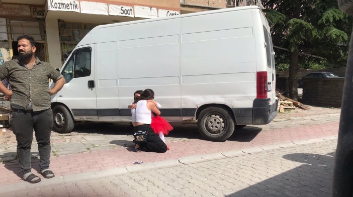 konyada-kaza-yaralanan-kucuk-kizi-saglik-ekipleri-boyle-teselli-etti-003.jpg