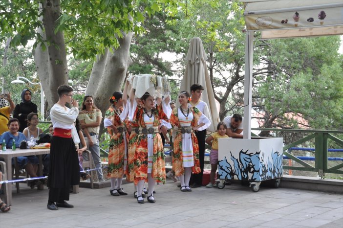 konyadaki-nasreddin-hoca-senliklerinde-renkli-gosteri.jpg