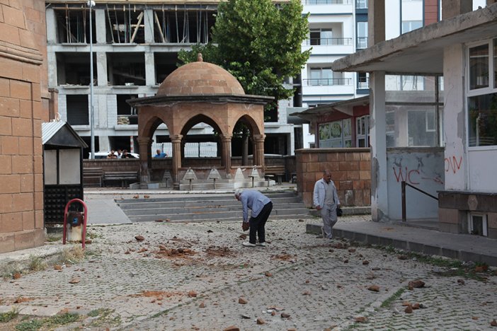 minareye-yildirim-dustu-muezzin-yaralandi.jpg