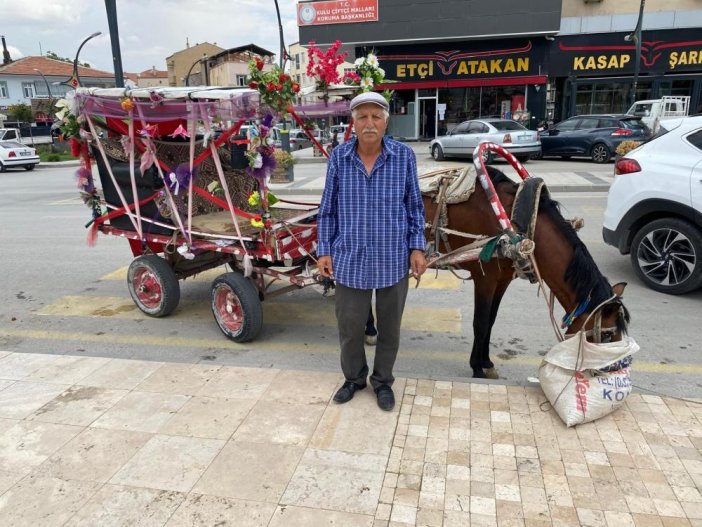 konyada-nostalji-ruzgari-sunnet-cocuklari-gelin-damat-ve-turistleri-gezdiriyor-002.jpg