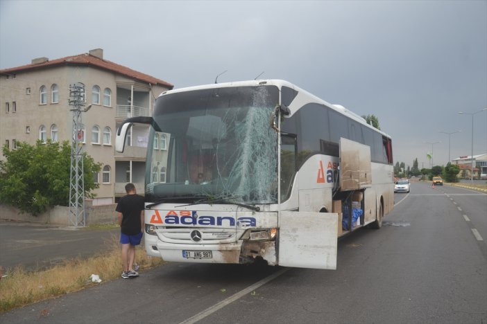 yolcu-otobusu-direge-carpti-ekipler-yardima-kostu.jpg