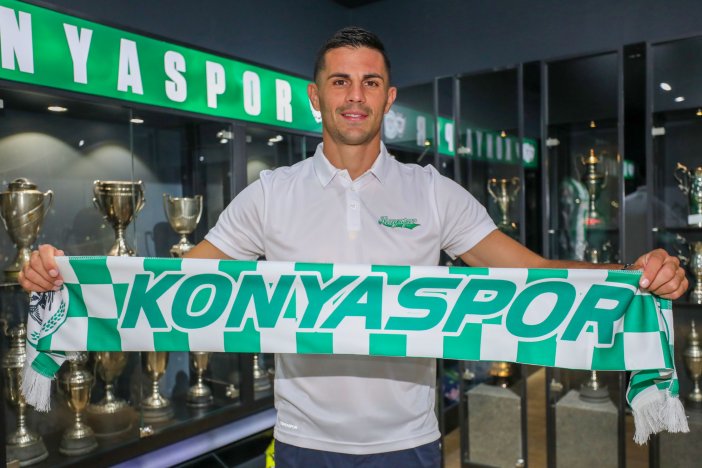 konyaspor-iki-sirp-oyuncuya-imzayi-attirdi.png