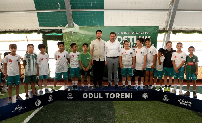 karatayda-kuran-kursu-ogrencileri-arasindaki-futbol-turnuvasi-sona-erdi-004.jpg