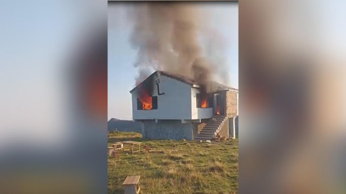 yayla-evi-kundaklandi-ayni-aileden-3-kisi-yanarak-oldu.jpg