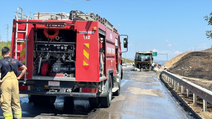 otobus-alevlere-teslim-oldu-41-yolcu-tahliye-edildi.jpg