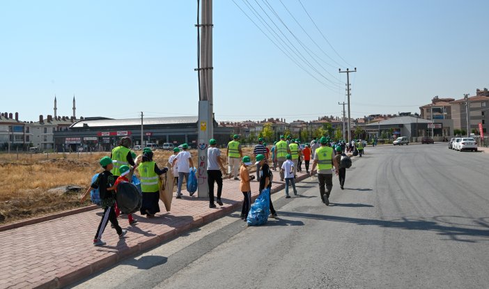 konyada-kuran-kursu-ogrencileri-cevre-temizligi-yapti-001.jpg