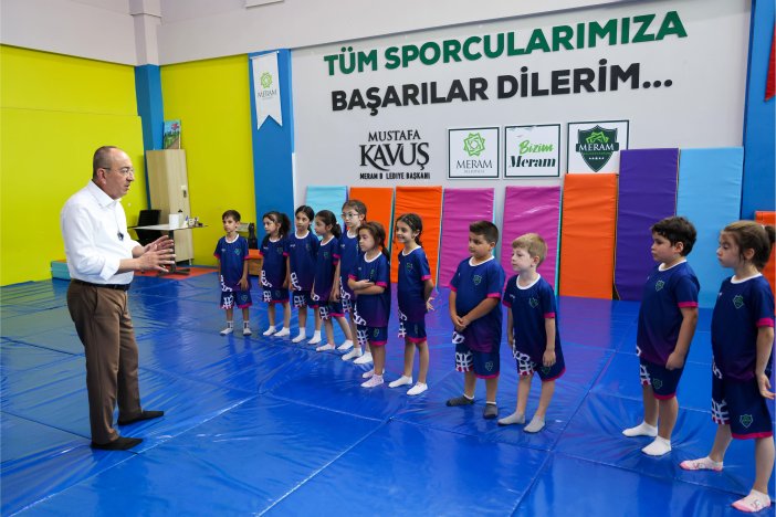 5-bin-kisinin-egitim-aldigi-meram-yaz-spor-okullari-final-yapti.jpg