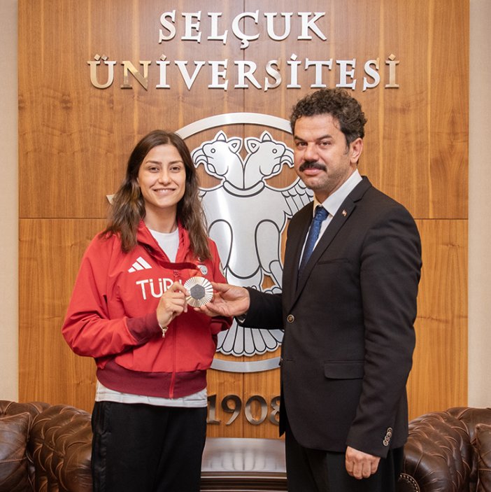 selcuk-universitesi-rektoru-yilmaz-milli-sporculari-agirladi-001.jpg