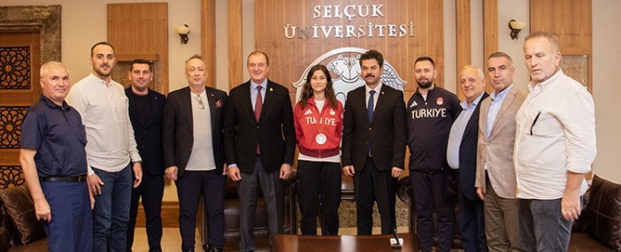 selcuk-universitesi-rektoru-yilmaz-milli-sporculari-agirladi.jpg