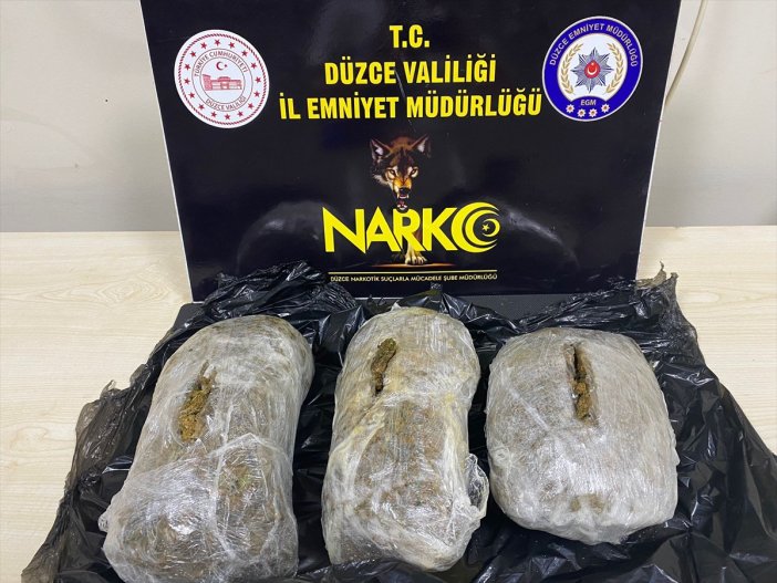 peynir-bidonlarini-acan-polis-4-kiloya-yakin-uyusturucu-buldu.jpg