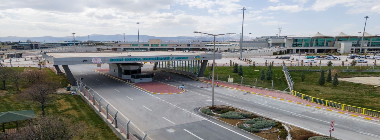 gurbetcilerin-tatil-doneminde-konya-havalimaninda-yogun-trafik.jpg