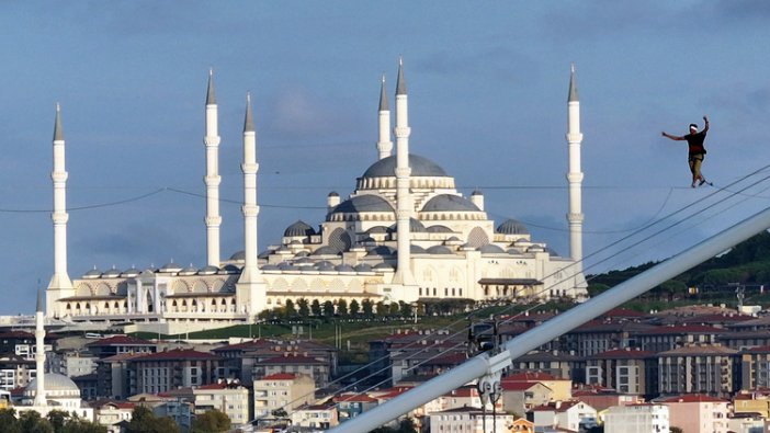 istanbul-bogazinda-tarih-yazdi-ip-ustunde-asyadan-avrupaya-yurudu.jpg