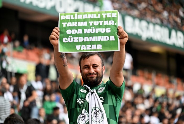 konyaspor-taraftarindan-tffye-mac-saati-tepkisi-007.jpg