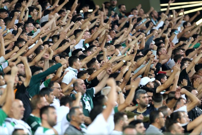 konyaspor-taraftarindan-tffye-mac-saati-tepkisi.jpg