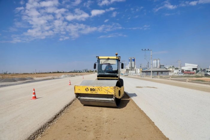 turkiyede-ulasim-altyapisi-gucleniyor-yollar-daha-da-konforlu-hale-getiriliyor-aksarayda-konya-adana-yeni-baglanti-yolu-projesi-hizla-suruyor-proje-sehirlerarasi-ulasimda-onemli-bir-rahatlama-saglayacak-002.jpg