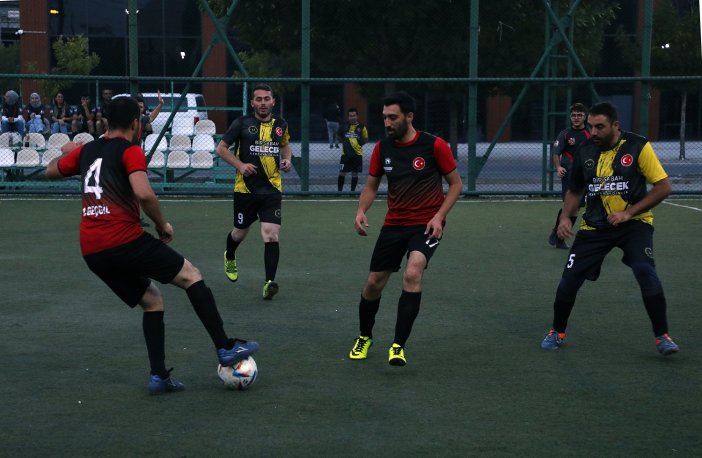 konyada-belediye-calisanlari-arasinda-futbol-turnuvasi-002.jpg