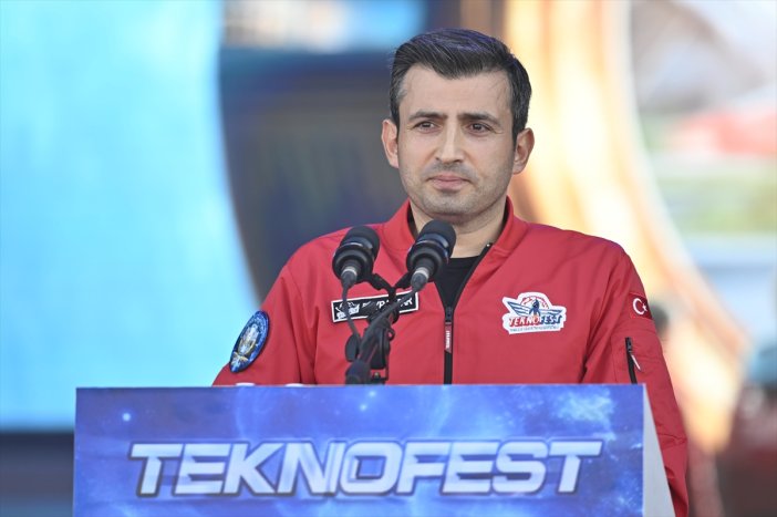 turk-yildizlarinda-teknofestte-nefes-kesen-gosteri.jpg