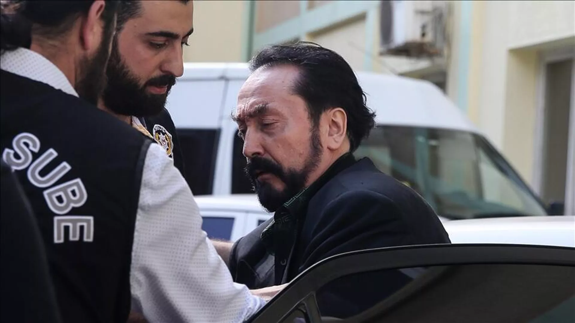 adnan-oktar-suc-orgutunun-mal-varliklari-hazineye-aktarildi.webp