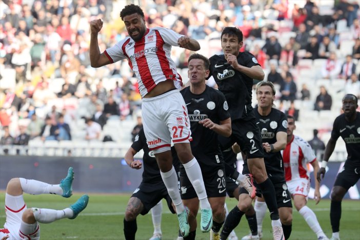 sivasspor-galibiyet-serisini-3-maca-cikardi.jpg