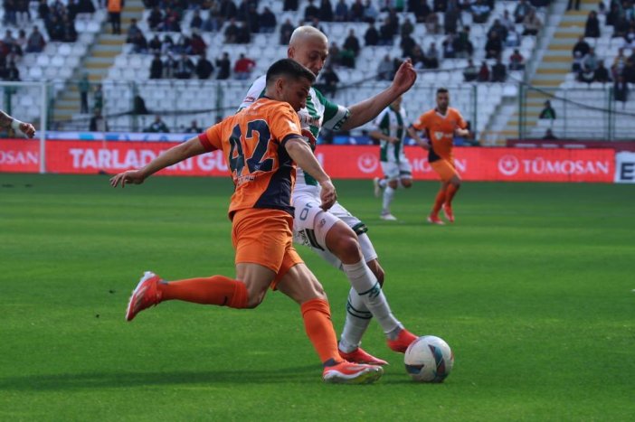 canli-anlatim-konyaspor-basaksehir-005.jpg