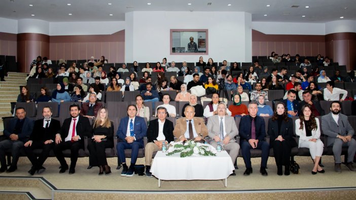 konya-selcuk-universitesinde-eczaciligin-gelecegi-soylesi-001.webp