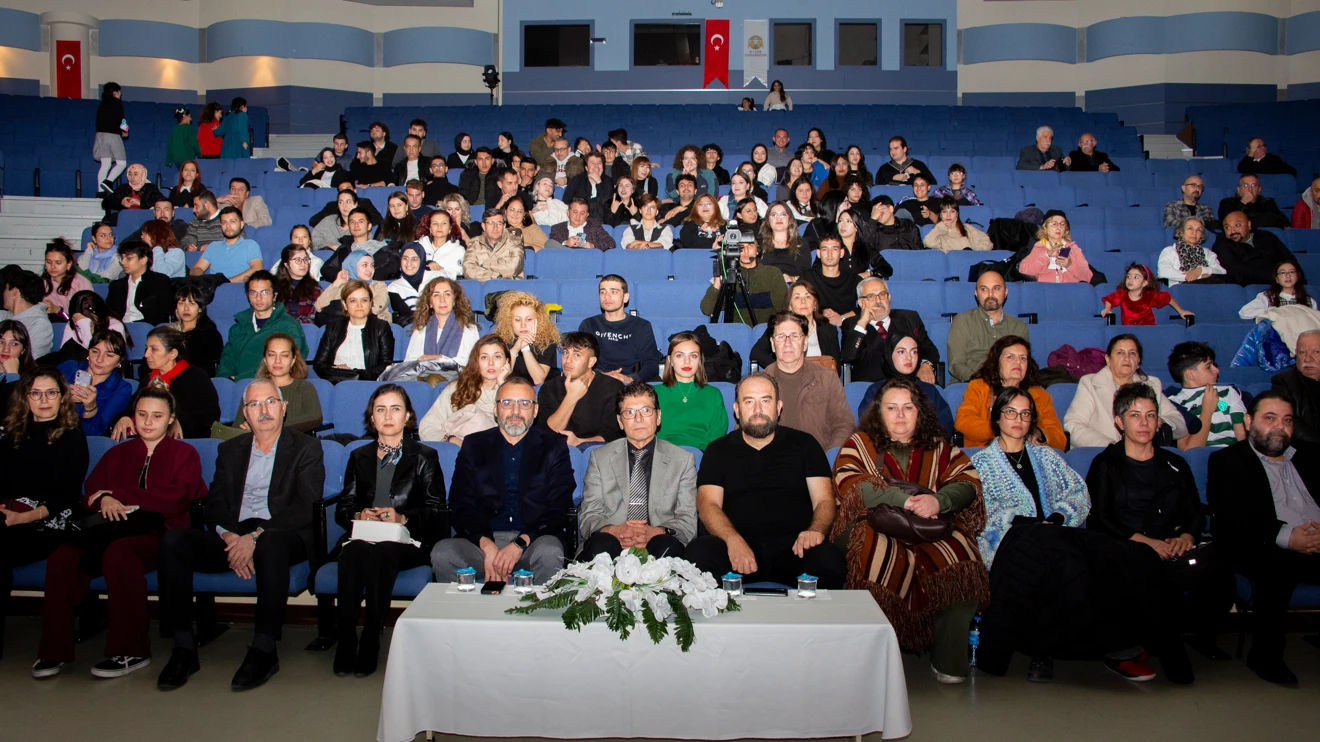 selcuk-universitesinde-cumhuriyet-konseri.webp