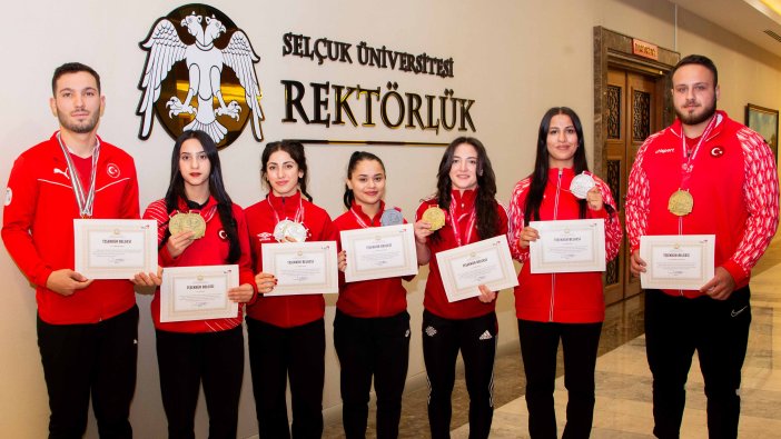 selcuk-universitesinin-sampiyon-sporcularindan-rektor-yilmaza-ziyaret.jpg