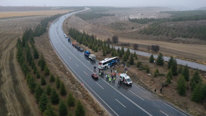 yolcu-otobusu-devrildi-1-olu-41-yarali-002.jpg