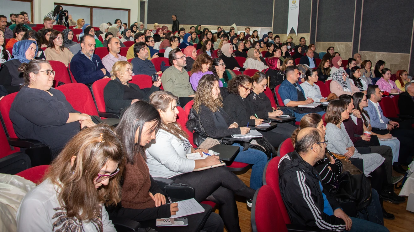 selcuk-universitesinde-yapay-zeka-ile-arastirma-egitimi.webp