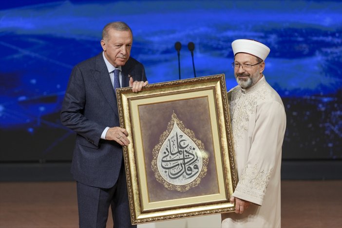 cumhurbaskani-erdogan-dizilerde-dini-degerlerimiz-hedef-aliniyor.jpg