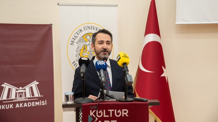 eski-tbmm-baskani-sentop-selcuk-universitesinde-konustu-001.jpg