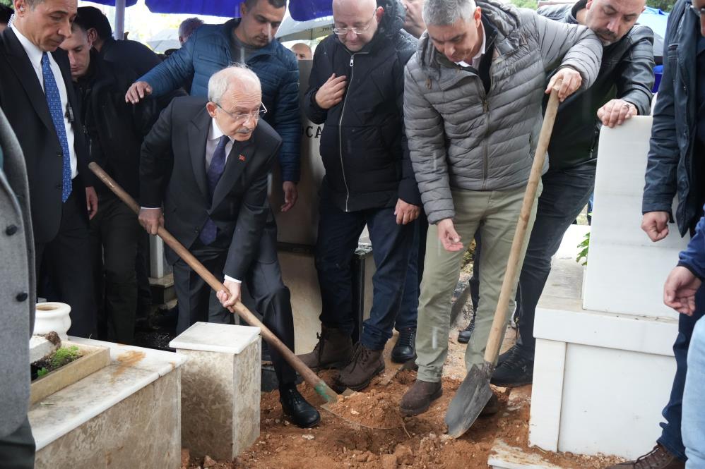 kemal-kilicdaroglu-dunurunun-cenazesine-katildi-001.jpg