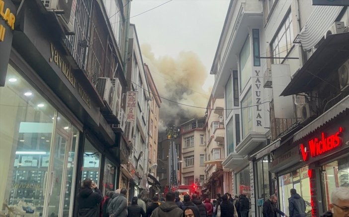 4-katli-binada-yangin-cok-sayida-ekip-mudahale-ediyor-001.jpg