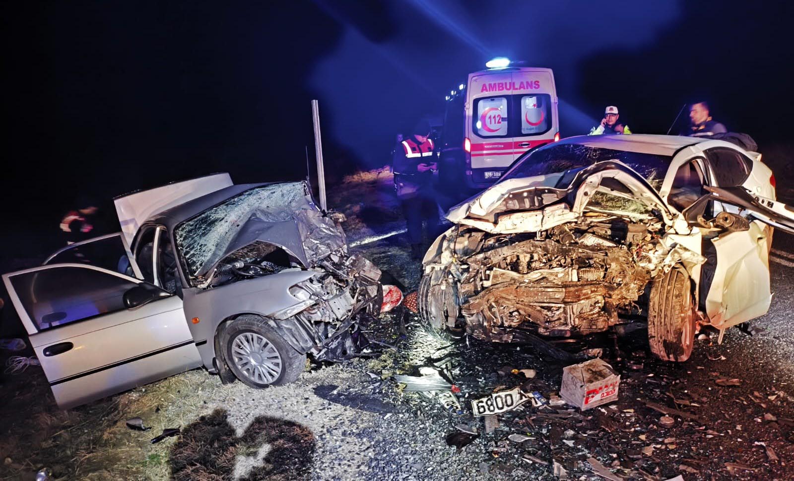 iki-otomobilin-carpistigi-feci-kazada-4-olu-2-yarali-var-001.jpg