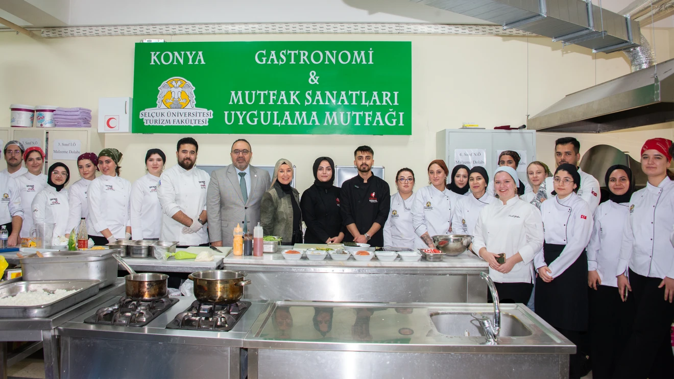 selcuk-universitesinde-sushi-workshop.webp